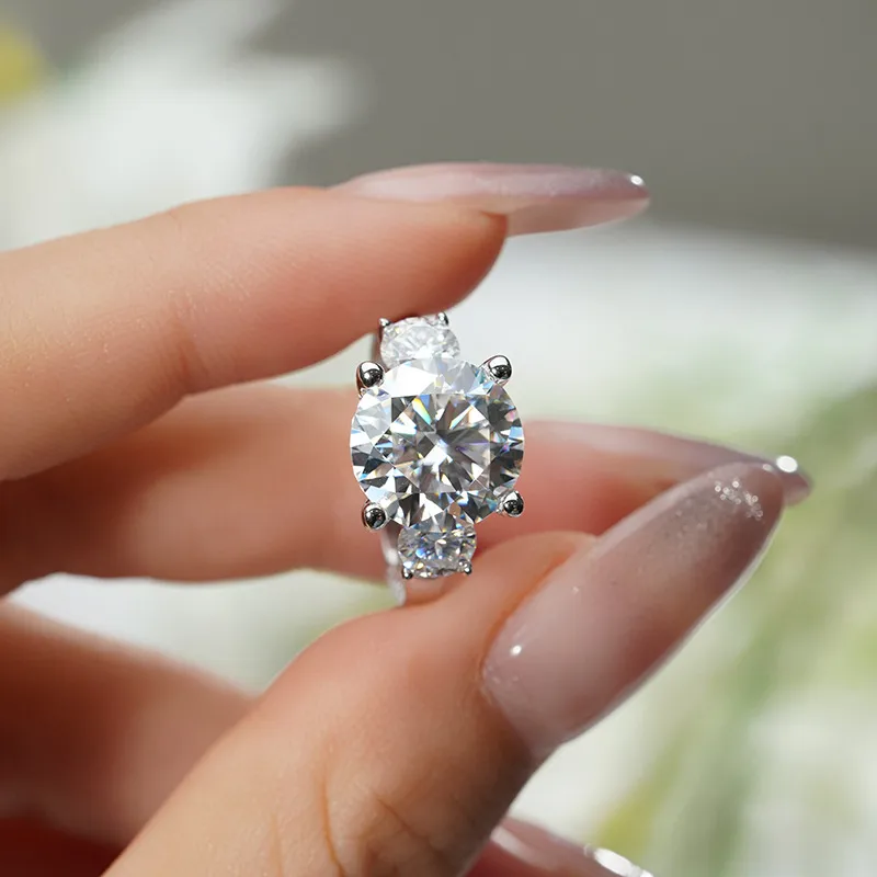925 Sterling Silver Round Moissanite Engagement Ring for Women | Colorless DEF Brilliant Cut