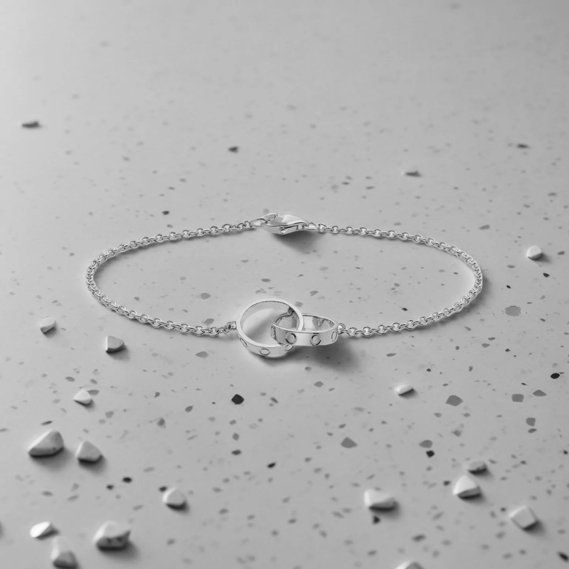 Classic Interlocking Double Ring Bracelet | Elegant Engraved Motif Chain