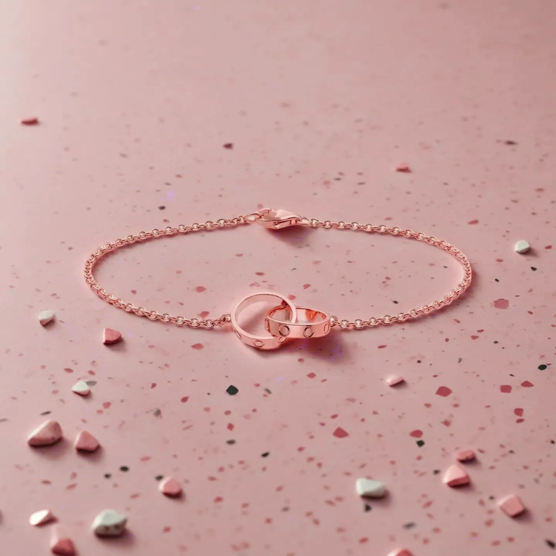 Classic Interlocking Double Ring Bracelet | Elegant Engraved Motif Chain