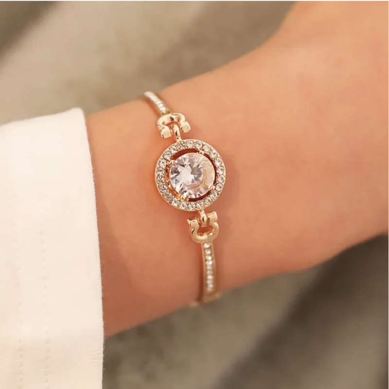 Elegant Sparkle Halo Charm Bracelet – Round Cut Crystal Solitaire Bangle for Women